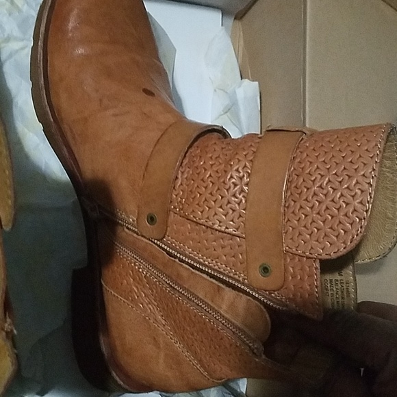 Ankle booties..SAND IS THE COLPR - Picture 8 of 8